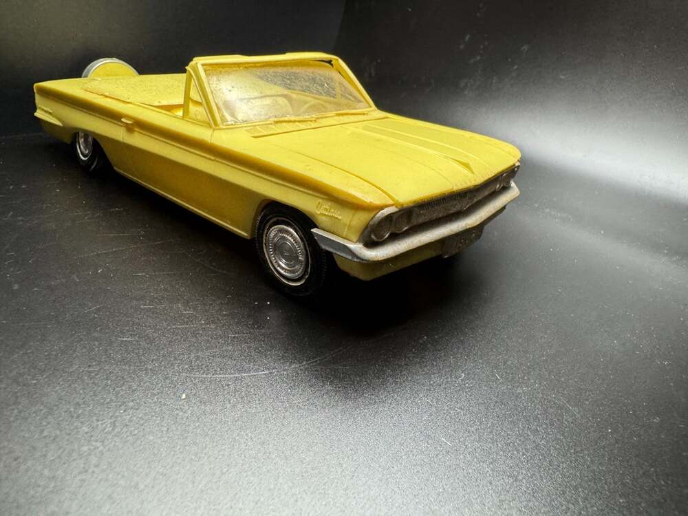 RARE AMT PROMO 1962 Oldsmobile Cutlass Convertible 1/25 Built Model Kit